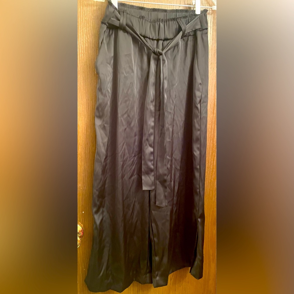 Joie Women’s XS Wide Leg Cropped Belted Satin Pants Slits Hem Black